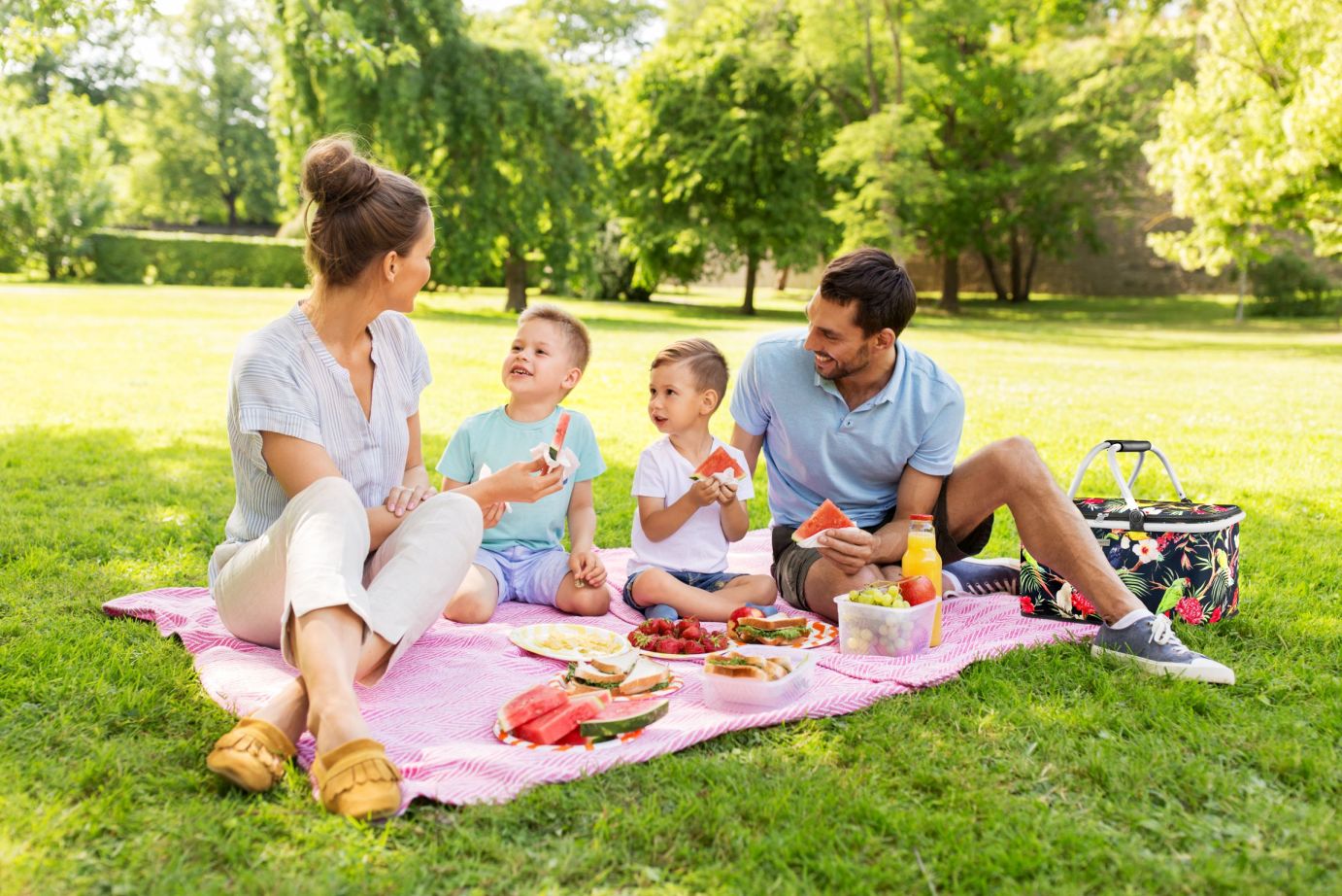 What to Take on a Picnic? A Recipe for a Successful Day Outdoors