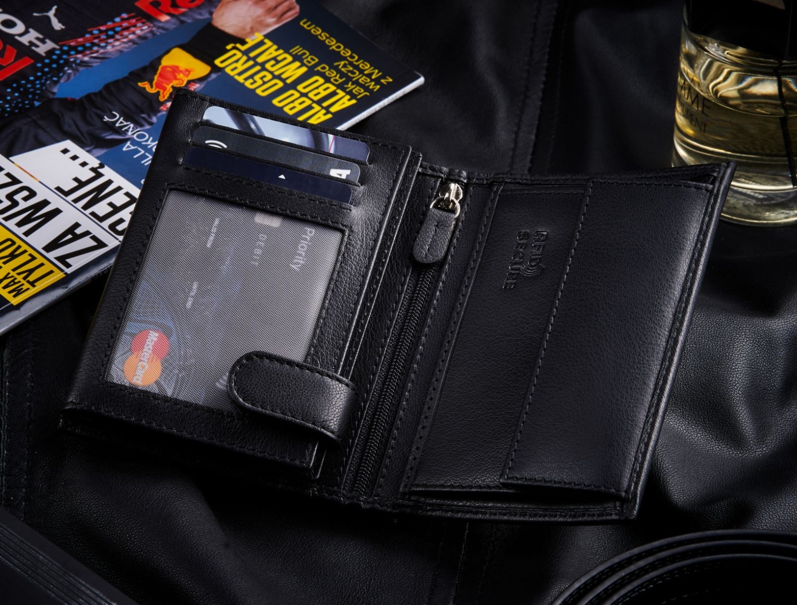 Inside of the Wallet ZG-N4 RFID SECURE